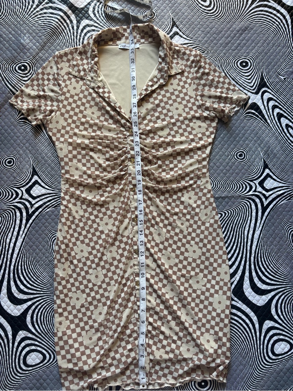 Neutral Beige Checkered Ruched Button-Front Tunic - Picture 7 of 8